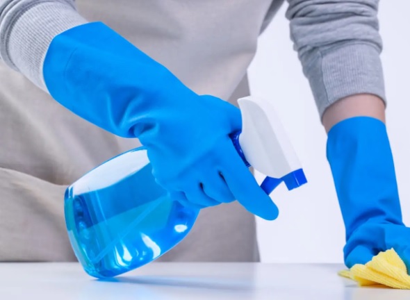 Jakie procedury dezynfekcji obowiązują na lotniskach i dworcach?