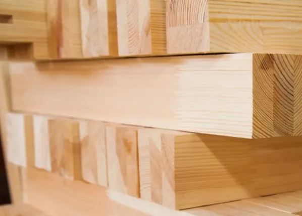Czym jest drewno klejone i dlaczego warto je wybrać?
