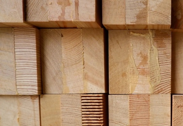 Najczęstsze zastosowania drewna klejonego w budownictwie