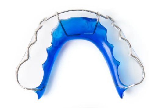 Jak skutecznie dbać o ruchomy aparat ortodontyczny?