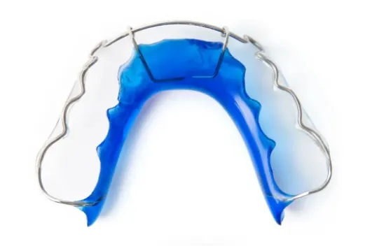 Jak skutecznie dbać o ruchomy aparat ortodontyczny?