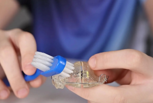 Czy każdy ruchomy aparat można czyścić w ten sam sposób?